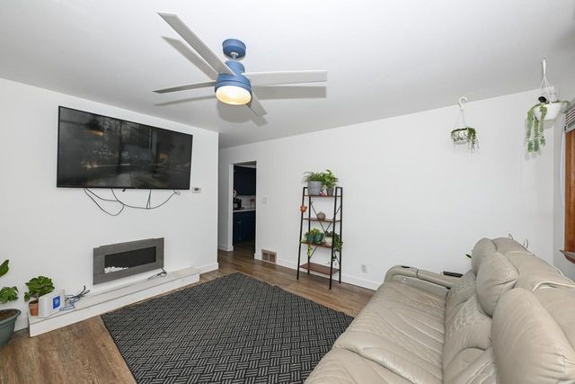 4922 W Norwich COURT, Milwaukee, WI 53220