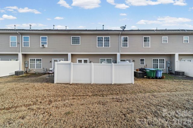 917 Standen Place Court, Pineville, NC 28134