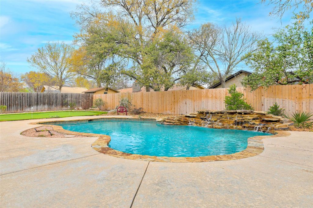 504 Ridgecrest RD, Georgetown, TX 78628