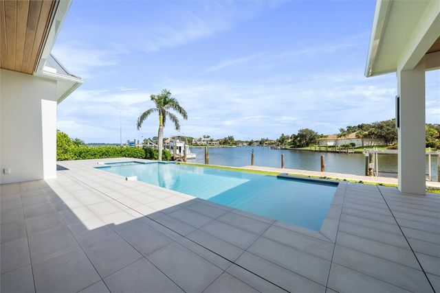 1806 Mooringline Drive, Vero Beach, FL 32963