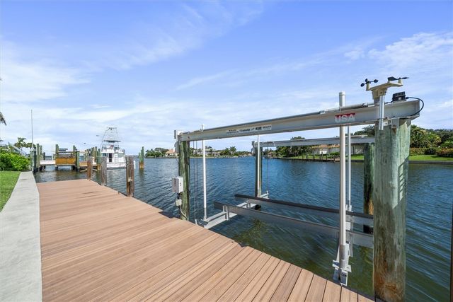 1806 Mooringline Drive, Vero Beach, FL 32963