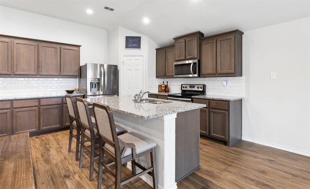 400 Sandhurst Drive, Fort Worth, TX 76036