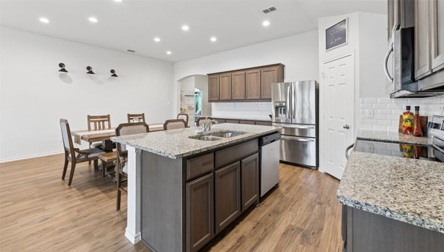 400 Sandhurst Drive, Fort Worth, TX 76036