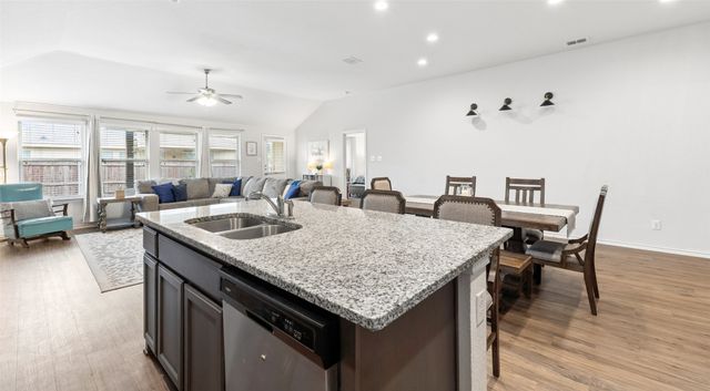 400 Sandhurst Drive, Fort Worth, TX 76036