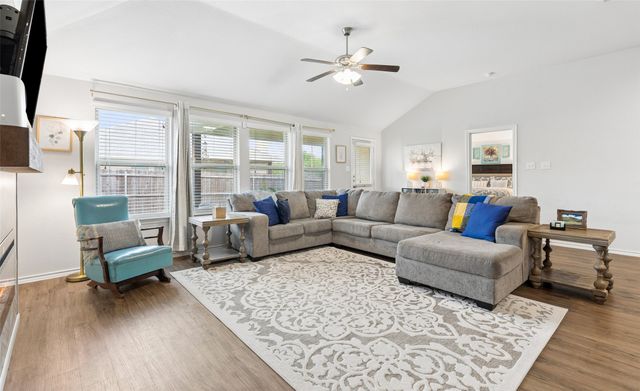 400 Sandhurst Drive, Fort Worth, TX 76036