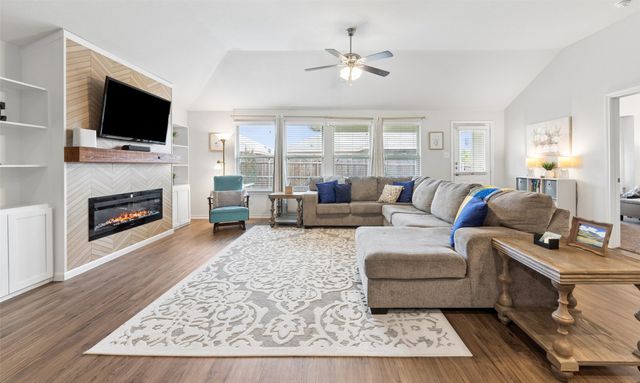 400 Sandhurst Drive, Fort Worth, TX 76036