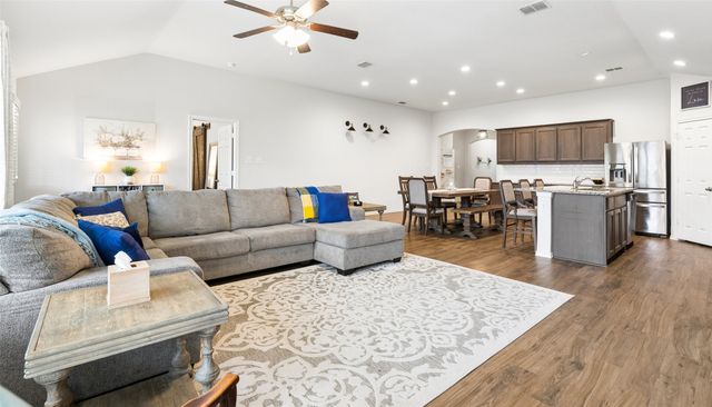 400 Sandhurst Drive, Fort Worth, TX 76036