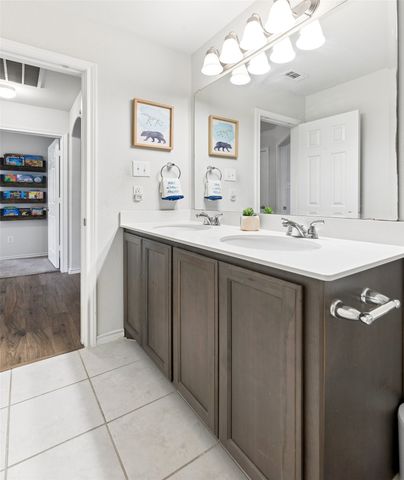 400 Sandhurst Drive, Fort Worth, TX 76036