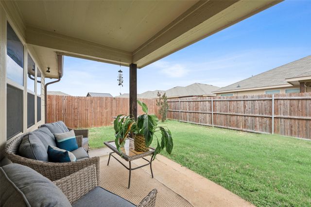 400 Sandhurst Drive, Fort Worth, TX 76036