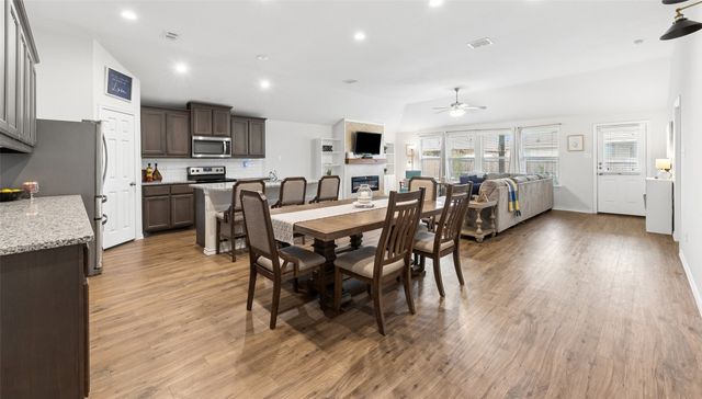 400 Sandhurst Drive, Fort Worth, TX 76036