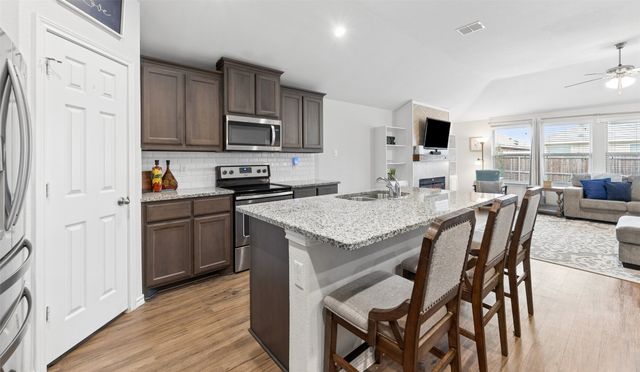 400 Sandhurst Drive, Fort Worth, TX 76036