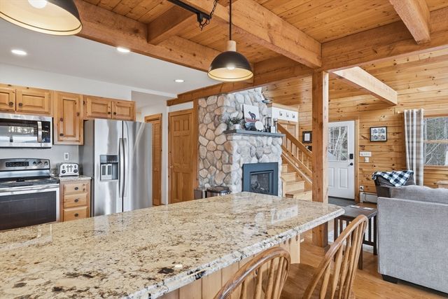 139 Ledgeview Shore Dr, Alexandria, NH 03222