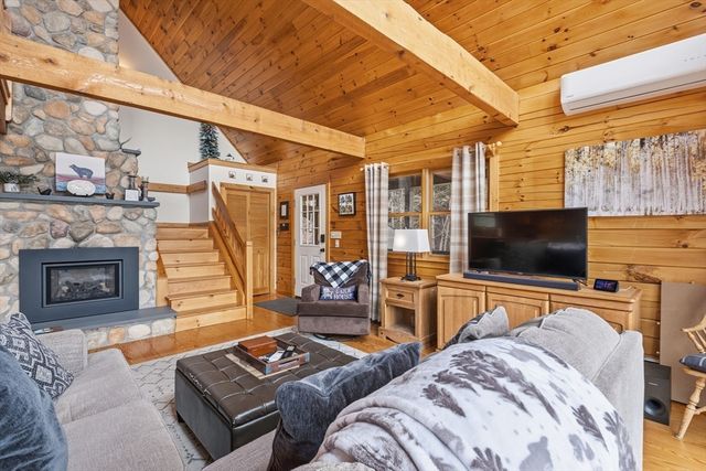 139 Ledgeview Shore Dr, Alexandria, NH 03222