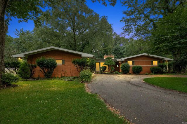 52585 Brooktrails Drive, South Bend, IN 46637