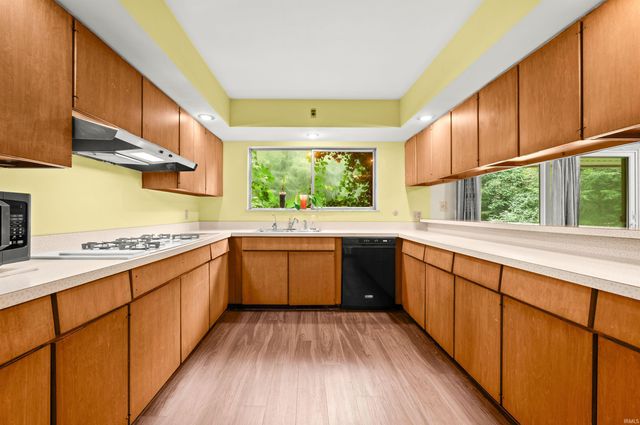52585 Brooktrails Drive, South Bend, IN 46637