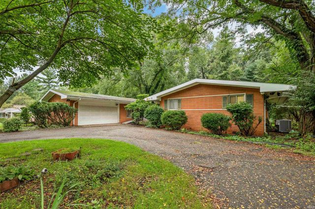 52585 Brooktrails Drive, South Bend, IN 46637