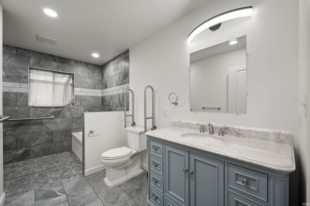 52585 Brooktrails Drive, South Bend, IN 46637