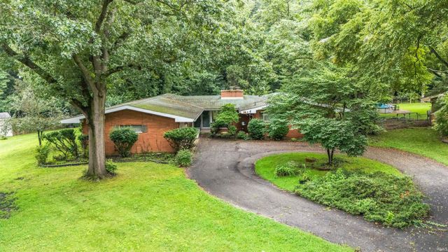 52585 Brooktrails Drive, South Bend, IN 46637