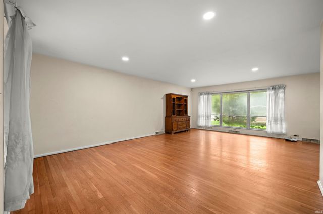 52585 Brooktrails Drive, South Bend, IN 46637