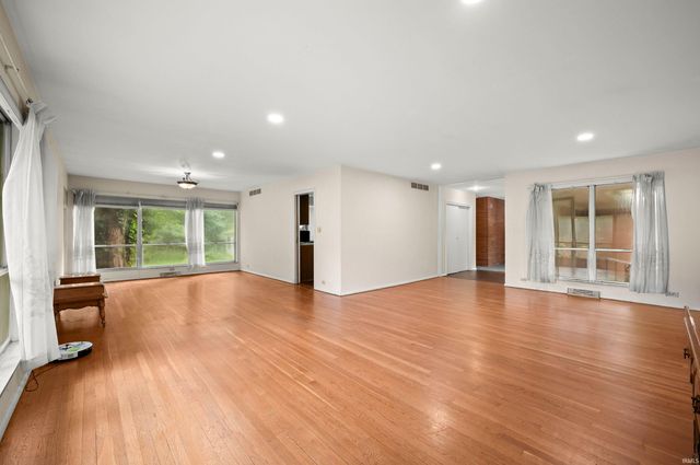 52585 Brooktrails Drive, South Bend, IN 46637