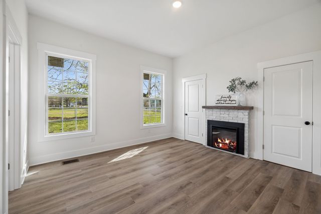 313 Portland Blvd, Portland, TN 37148