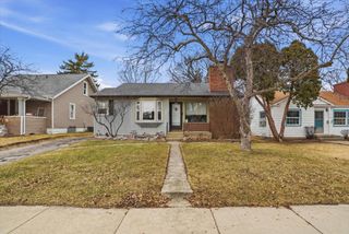 956 Westmoreland Avenue, Waukegan, IL 60085