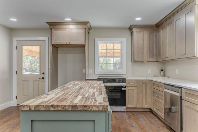 924 Stoneleigh Road, Dalton, GA 30720