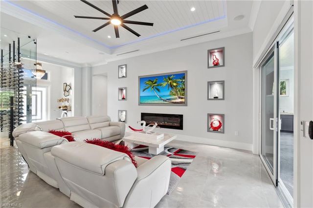 431 16th AVE NE, Naples, FL 34120