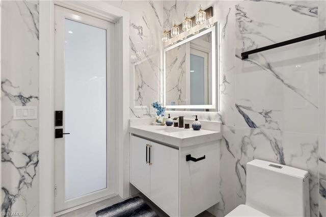 431 16th AVE NE, Naples, FL 34120