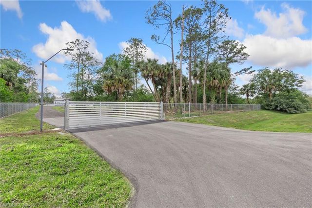 431 16th AVE NE, Naples, FL 34120