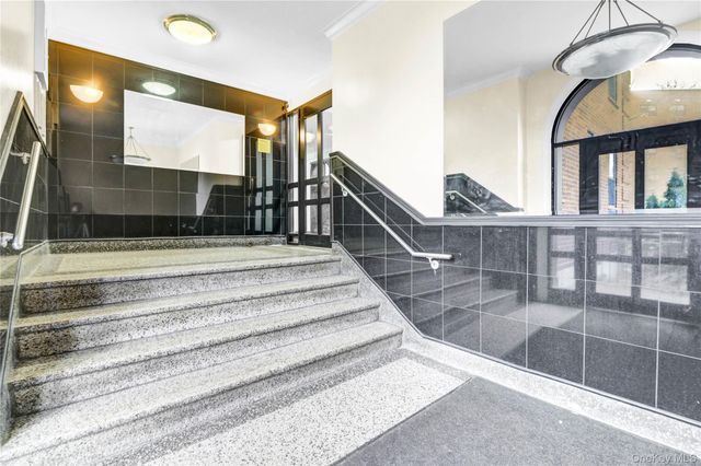 140-14 28th Road 6G, Flushing, NY 11354