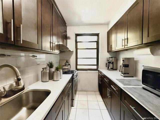 140-14 28th Road 6G, Flushing, NY 11354