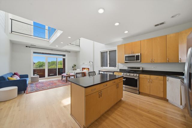 1656 W Augusta Boulevard 3W, Chicago, IL 60622