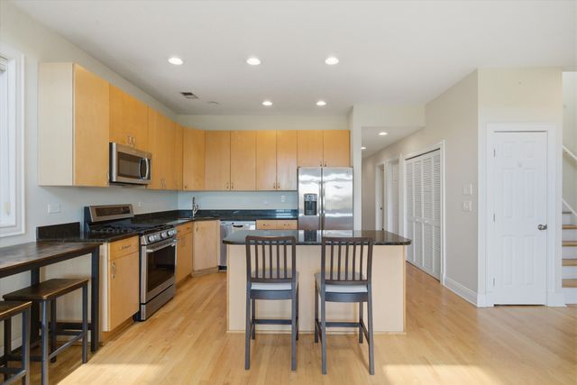 1656 W Augusta Boulevard 3W, Chicago, IL 60622