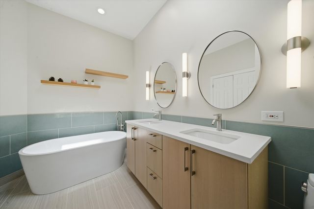 1656 W Augusta Boulevard 3W, Chicago, IL 60622