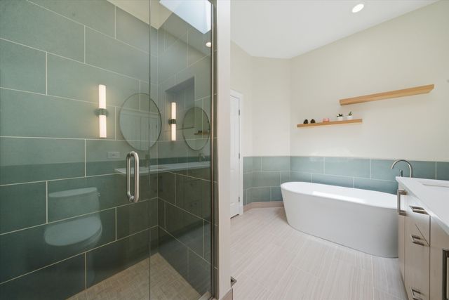 1656 W Augusta Boulevard 3W, Chicago, IL 60622