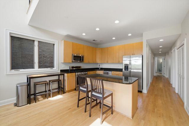 1656 W Augusta Boulevard 3W, Chicago, IL 60622