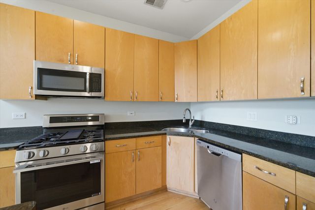 1656 W Augusta Boulevard 3W, Chicago, IL 60622
