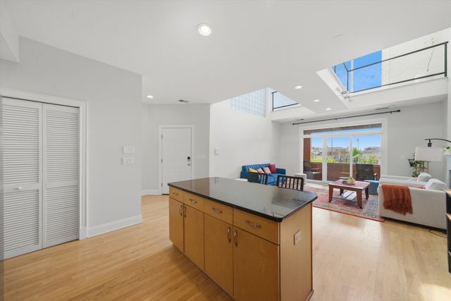 1656 W Augusta Boulevard 3W, Chicago, IL 60622