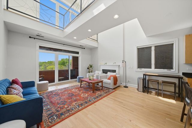 1656 W Augusta Boulevard 3W, Chicago, IL 60622