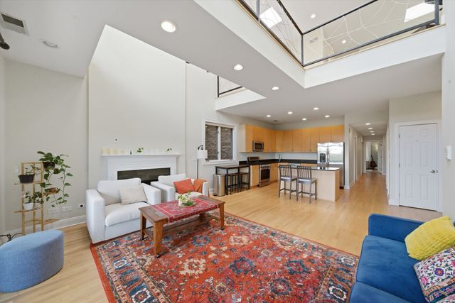 1656 W Augusta Boulevard 3W, Chicago, IL 60622