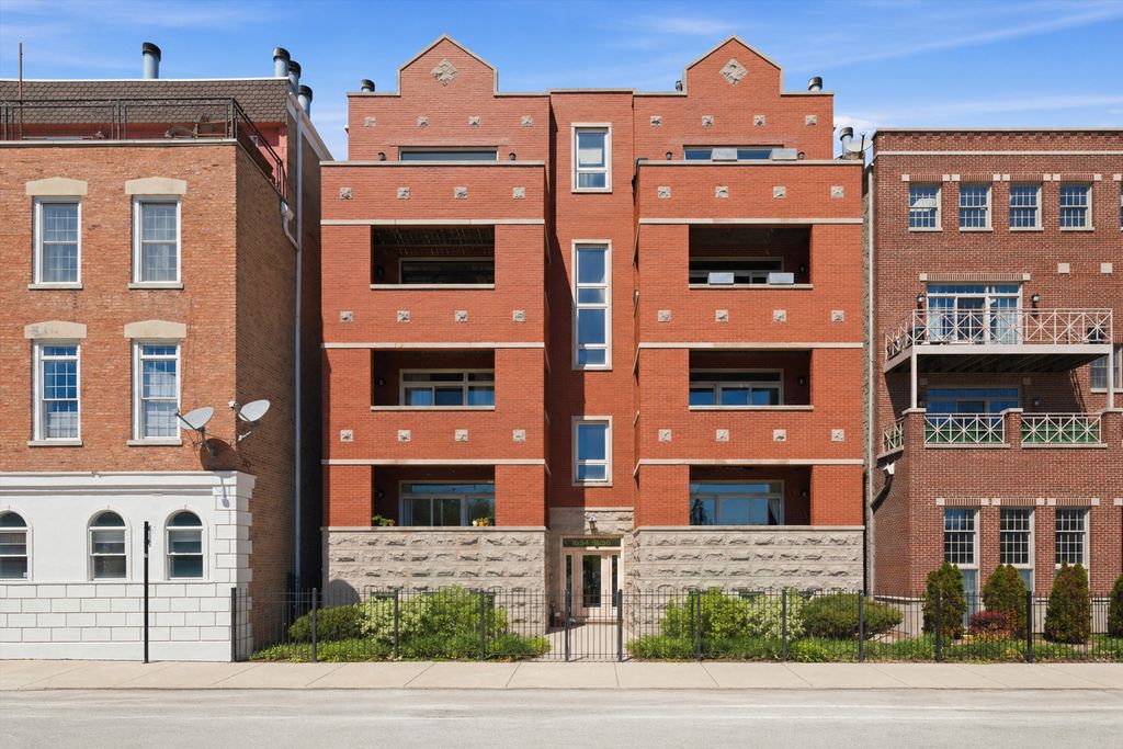 1656 W Augusta Boulevard 3W, Chicago, IL 60622
