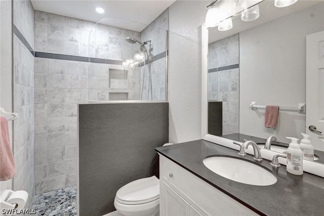 3520 2nd AVE NE, Naples, FL 34120