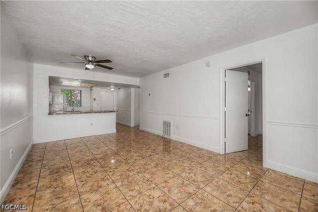 2700 Park Windsor DR 713, Fort Myers, FL 33901