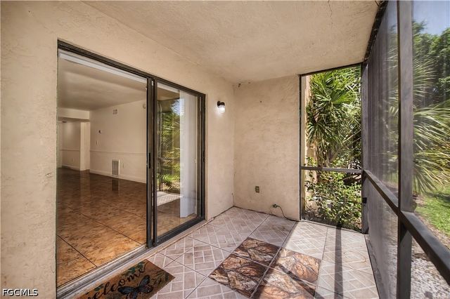 2700 Park Windsor DR 713, Fort Myers, FL 33901