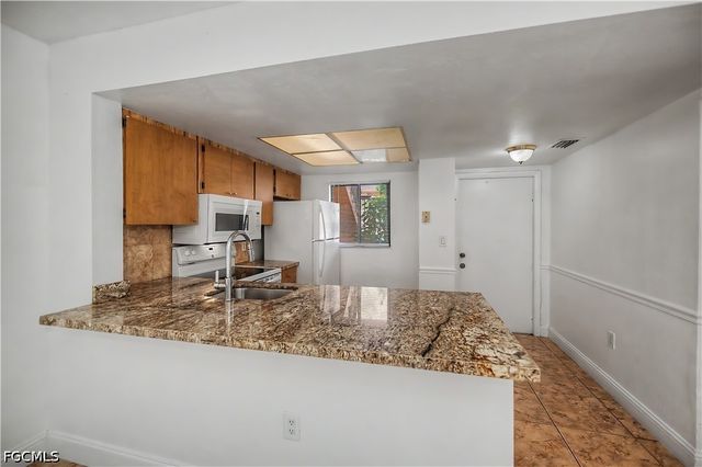 2700 Park Windsor DR 713, Fort Myers, FL 33901