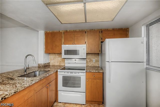 2700 Park Windsor DR 713, Fort Myers, FL 33901
