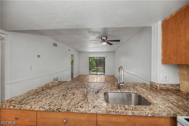 2700 Park Windsor DR 713, Fort Myers, FL 33901