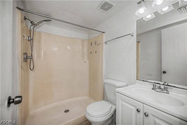2700 Park Windsor DR 713, Fort Myers, FL 33901