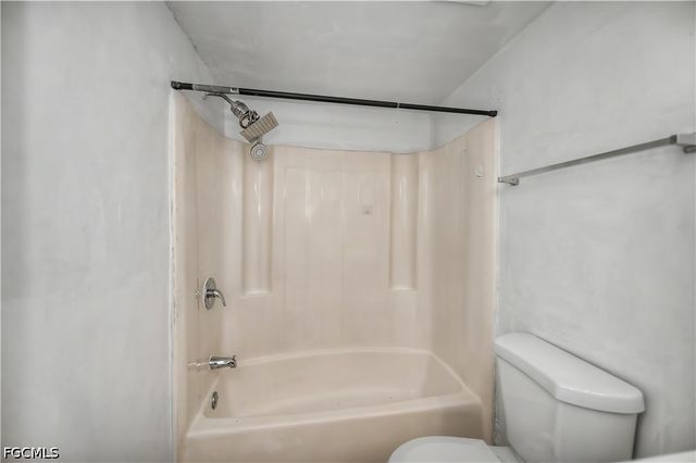 2700 Park Windsor DR 713, Fort Myers, FL 33901